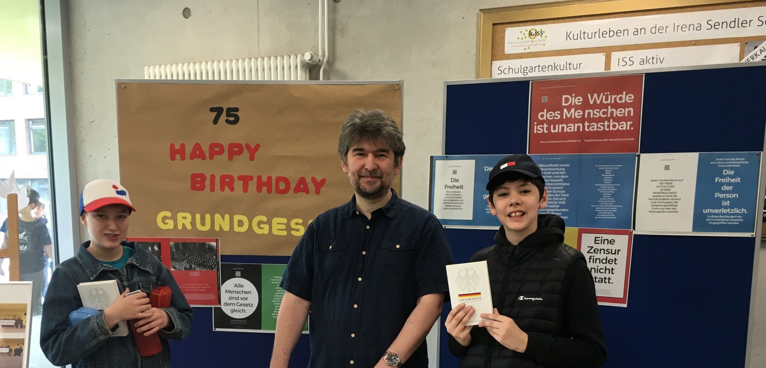 75 Jahre Grundgesetz der Bundesrepublik Deutschland – die  Irena-Sendler-Schule feiert mit